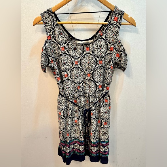 SALE || COLD SHOULDER || Spring ready dress - Picture 3 of 6